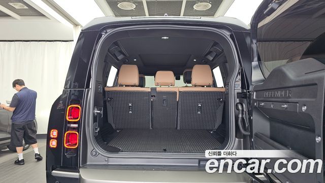 Land Rover Defender 2025 — photo 26