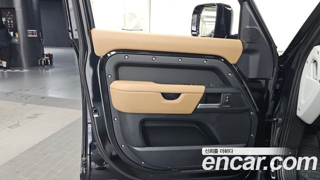 Land Rover Defender 2025 — photo 14