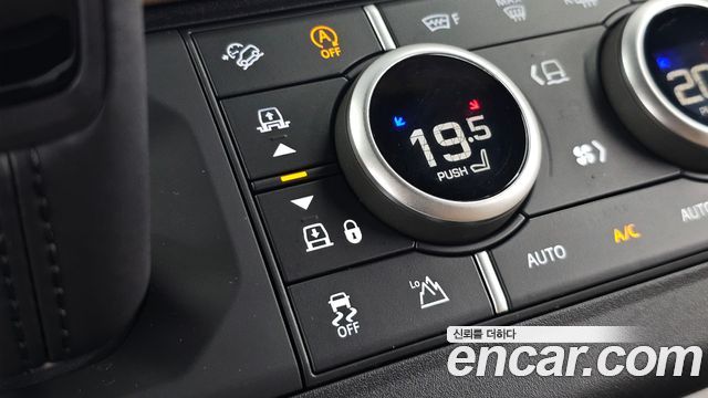 Land Rover Defender 2025 — photo 35