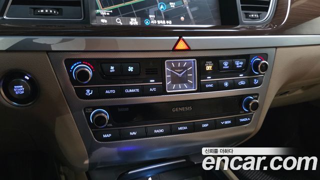 Genesis G80 2019 — photo 17