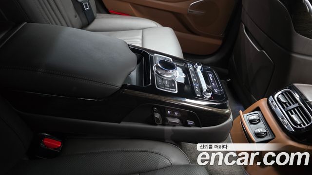 Genesis G90 2019 — photo 30