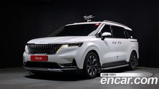 Kia Canival 2023 — photo 1