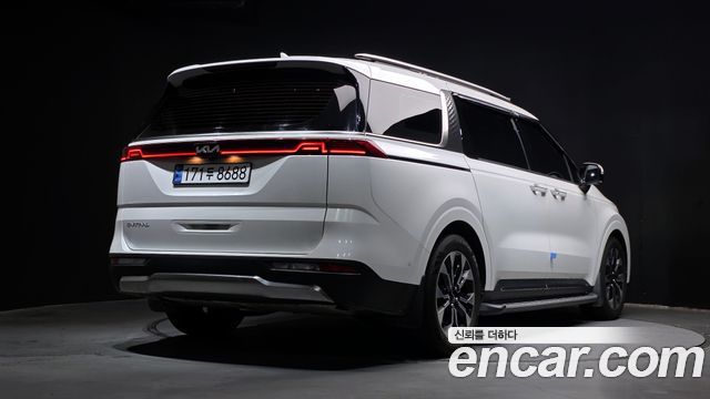 Kia Canival 2023 — photo 2