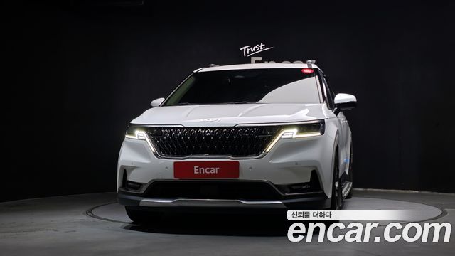 Kia Canival 2023 — photo 3