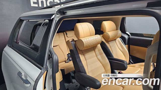 Kia Canival 2023 — photo 17