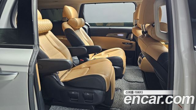 Kia Canival 2023 — photo 18