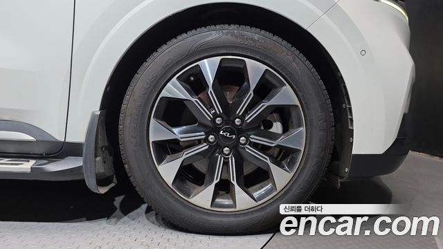 Kia Canival 2023 — photo 7