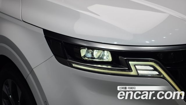 Kia Canival 2023 — photo 8