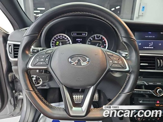 Infiniti Q30 2019 — photo 9