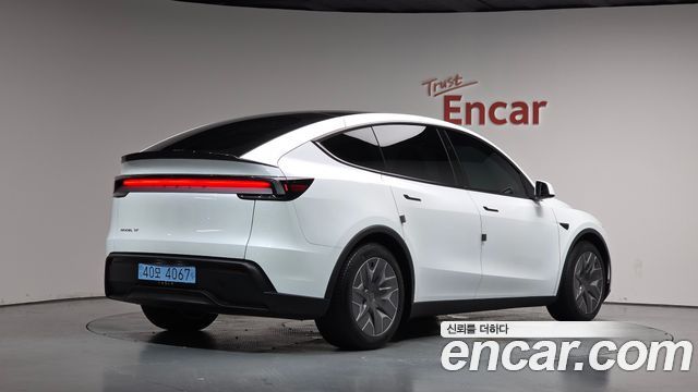 Tesla Model Y 2026 — photo 2