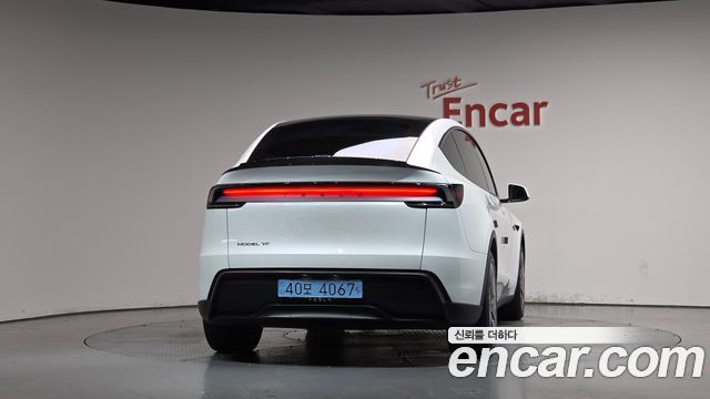 Tesla Model Y 2026 — photo 4