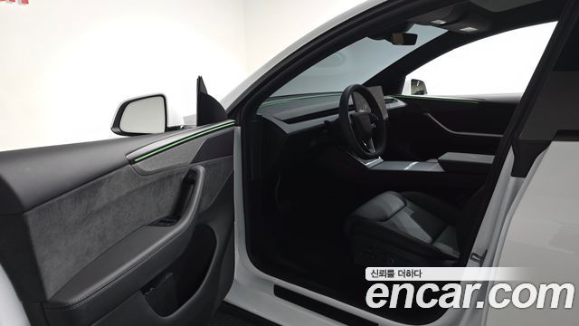Tesla Model Y 2026 — photo 13