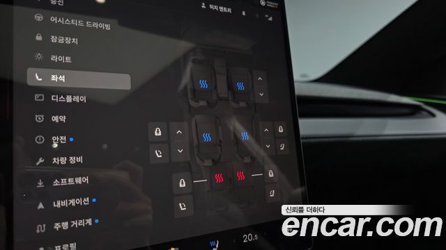 Tesla Model Y 2026 — photo 24