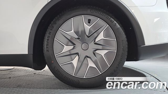 Tesla Model Y 2026 — photo 7
