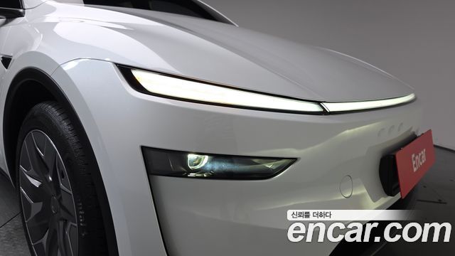 Tesla Model Y 2026 — photo 8