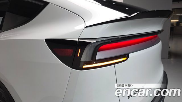 Tesla Model Y 2026 — photo 9