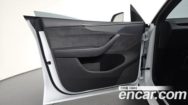 Tesla Model Y 2026 — photo 14