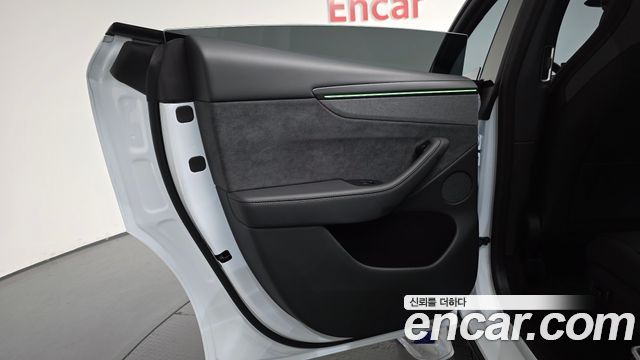 Tesla Model Y 2026 — photo 15