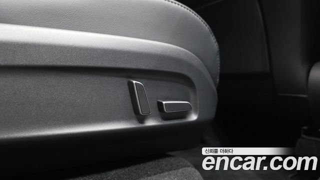Tesla Model Y 2026 — photo 28