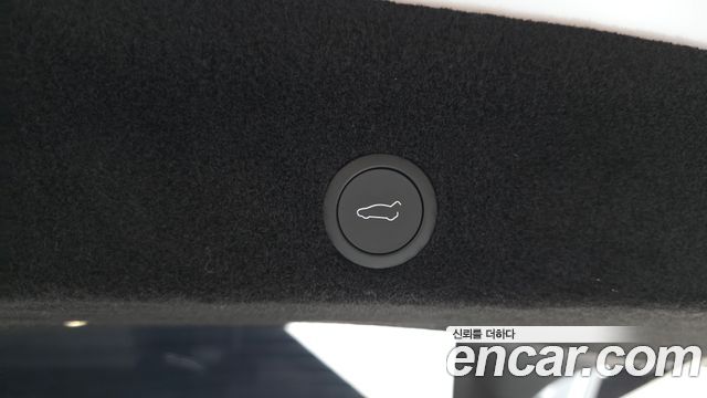 Tesla Model Y 2026 — photo 31