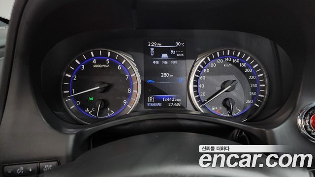 Infiniti Q60 2018 — photo 11