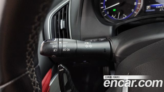 Infiniti Q60 2018 — photo 22