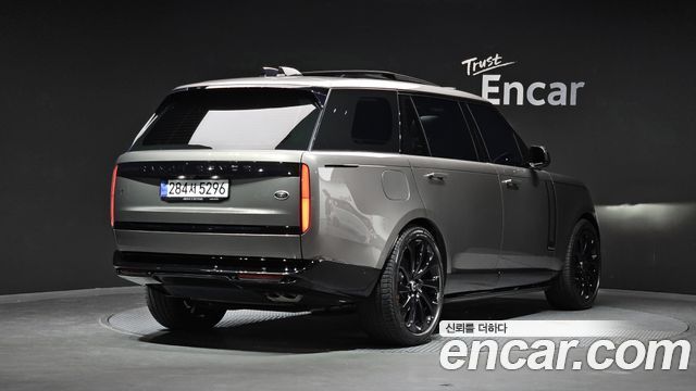 Land Rover Range Rover 2023 — photo 2