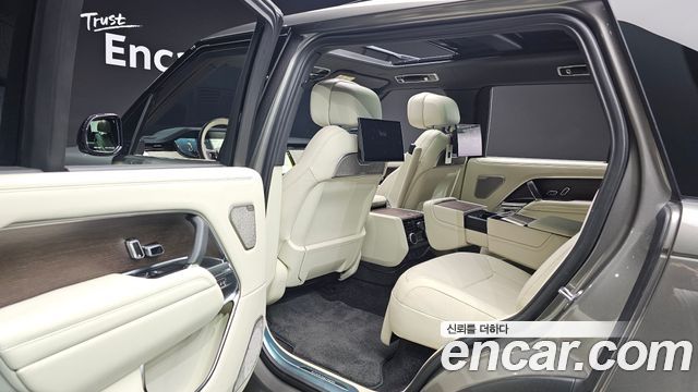 Land Rover Range Rover 2023 — photo 11