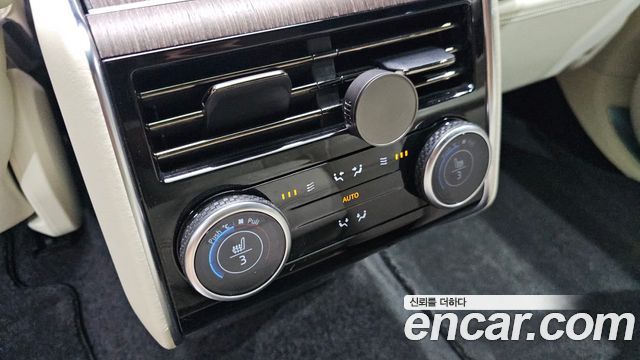 Land Rover Range Rover 2023 — photo 18