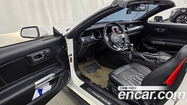 Ford Mustang 2017 — photo 13