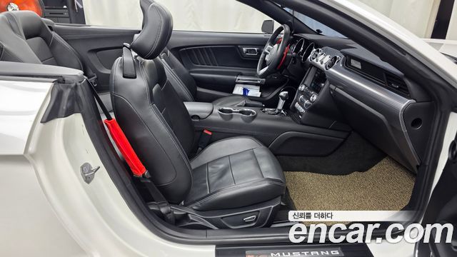 Ford Mustang 2017 — photo 17
