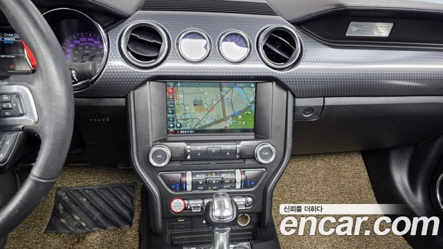 Ford Mustang 2017 — photo 20
