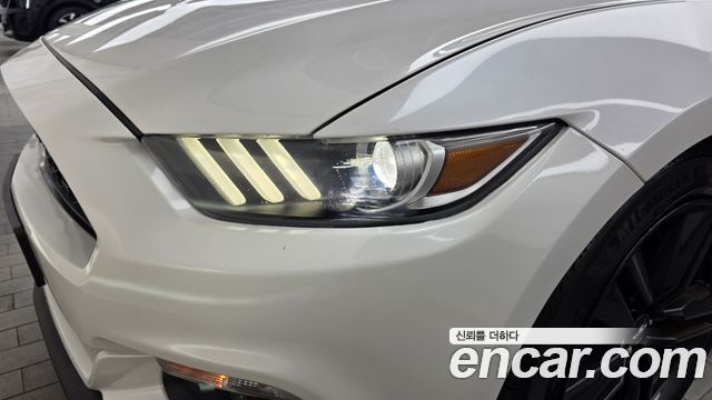 Ford Mustang 2017 — photo 8