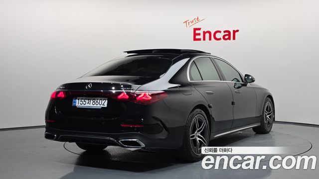 Mercedes-Benz E-Class 2025 — photo 2