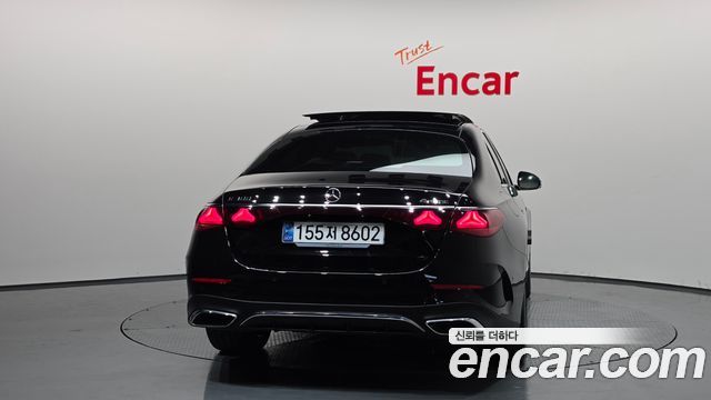 Mercedes-Benz E-Class 2025 — photo 4