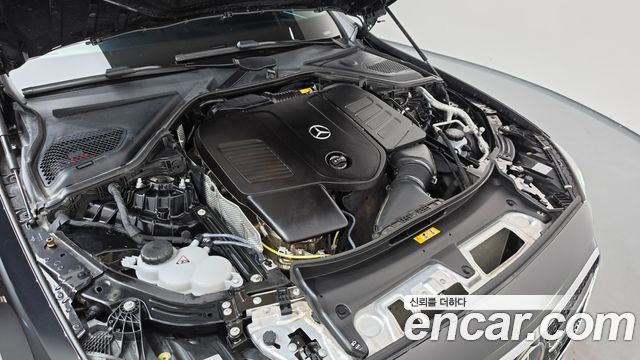 Mercedes-Benz E-Class 2025 — photo 6