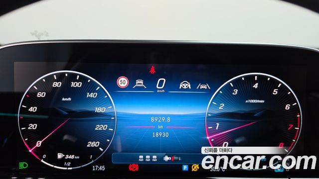 Mercedes-Benz E-Class 2025 — photo 11