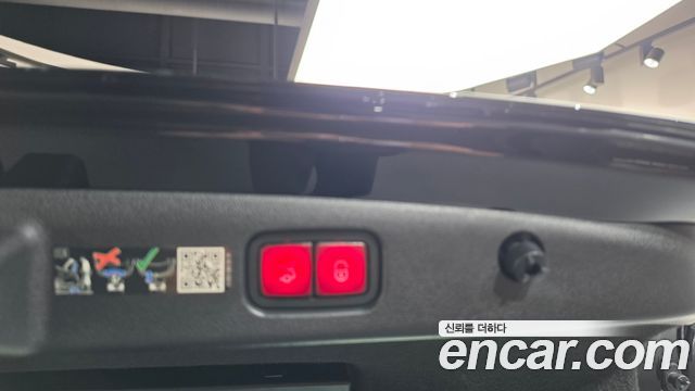 Mercedes-Benz E-Class 2025 — photo 23