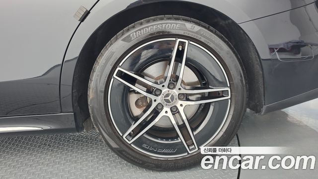 Mercedes-Benz E-Class 2025 — photo 7