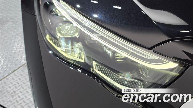 Mercedes-Benz E-Class 2025 — photo 8