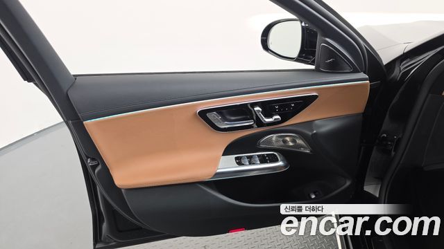 Mercedes-Benz E-Class 2025 — photo 14