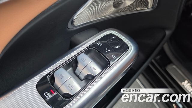 Mercedes-Benz E-Class 2025 — photo 27