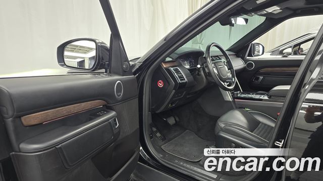 Land Rover Discovery 2019 — photo 10