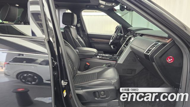 Land Rover Discovery 2019 — photo 11