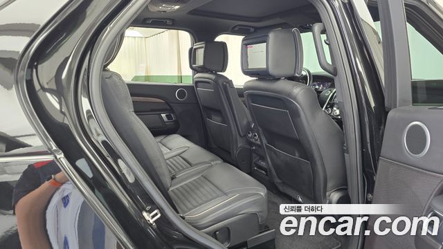 Land Rover Discovery 2019 — photo 12