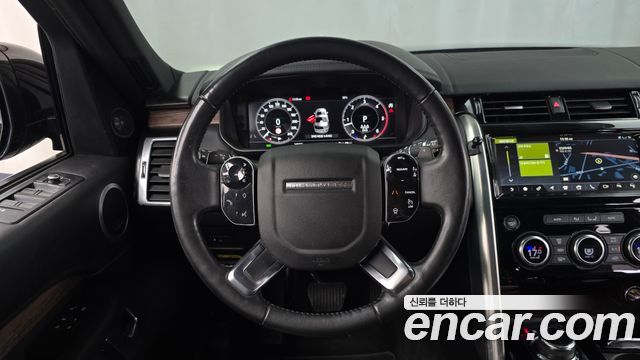 Land Rover Discovery 2019 — photo 13