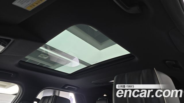 Land Rover Discovery 2019 — photo 16
