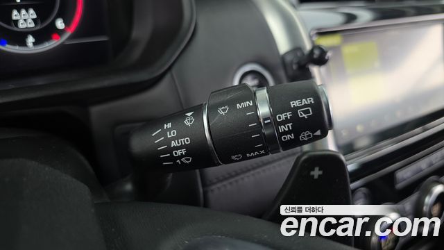 Land Rover Discovery 2019 — photo 18
