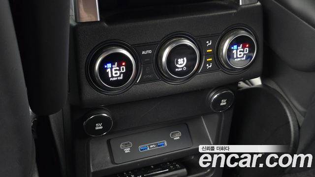 Land Rover Discovery 2019 — photo 19