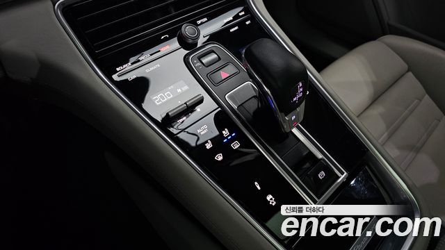 Porsche Panamera 2018 — photo 12